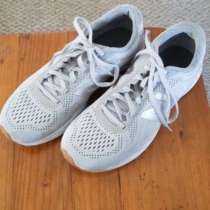 Lightly used silver fresh foam new balance